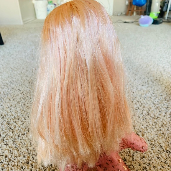 Rainbow High Sabrina St Cloud Doll with Mic and Stand - Picture 5 of 7